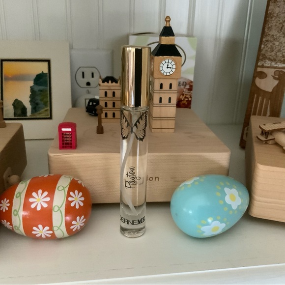 DefineME Peyton Travel Size Perfume Mist - Picture 2 of 2